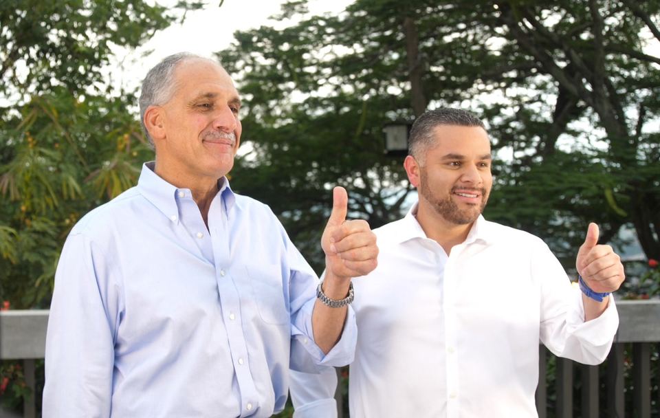 Nasry Asfura junto a David Chávez Madison, socio director de la firma
